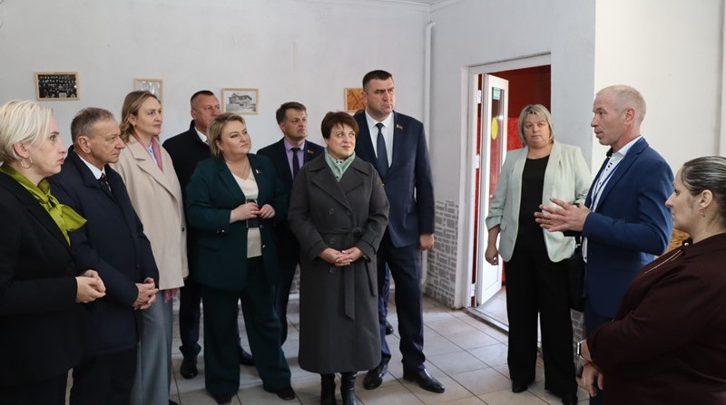 Пра работу кафэ расказаў новы ўладальнік – Віктар Лосеў.