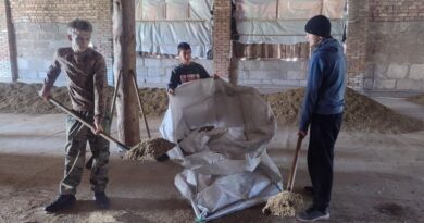 Крулеўшчынскія дзевяцікласнікі працуюць у ААТ “Барсучанка”.